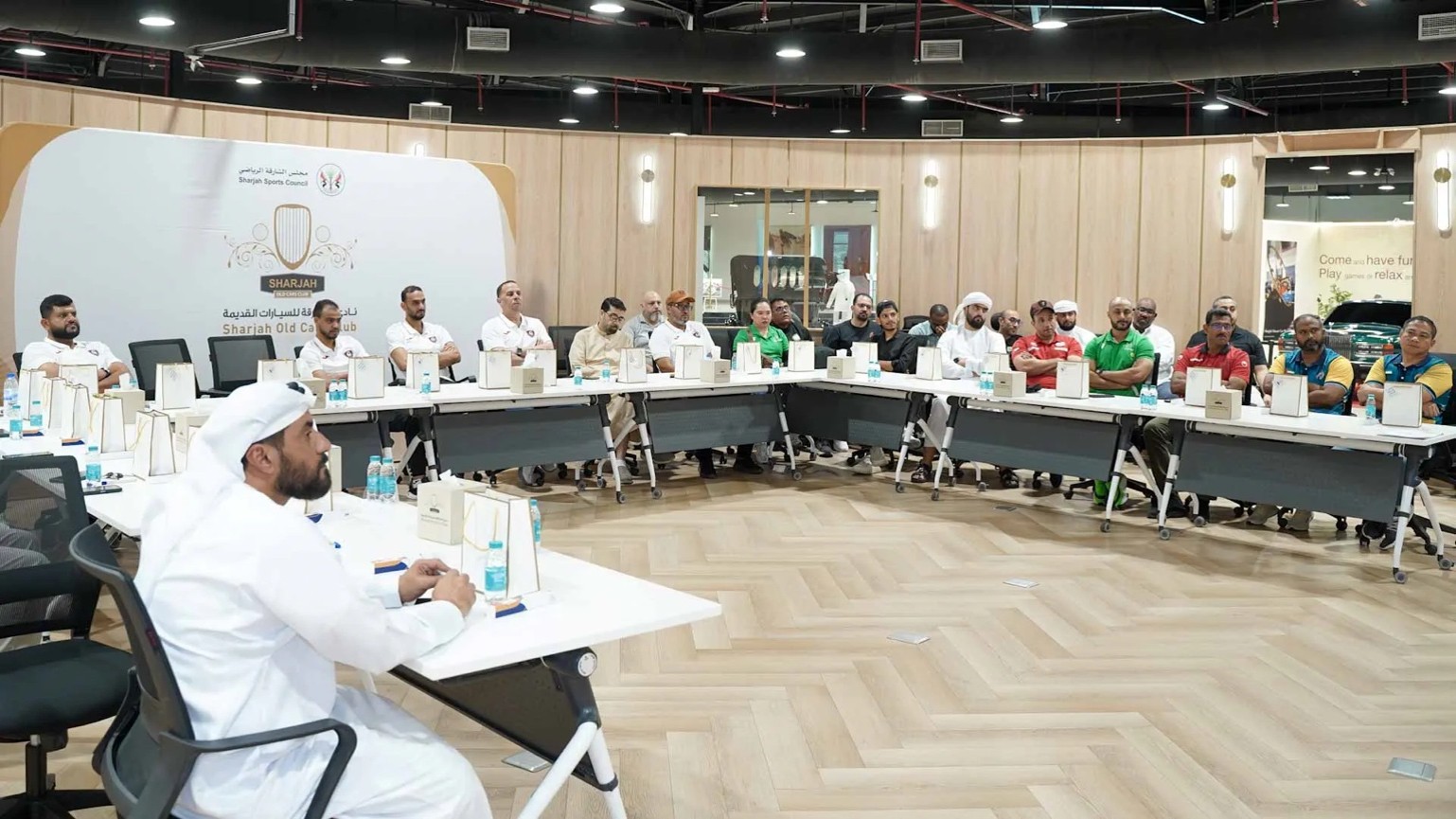 نادي الشارقة للسيارات القديمة يعزز جاهزيته لتنظيم "عطلتنا غير2026"