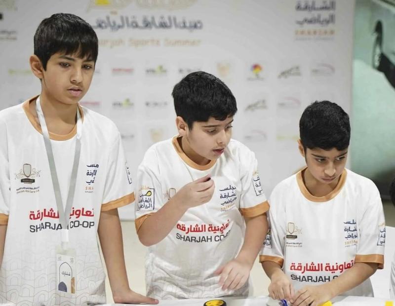  الشارقة للسيارات القديمة يعرّف منتسبي "عطلتنا غير" بأحدث التقنيات